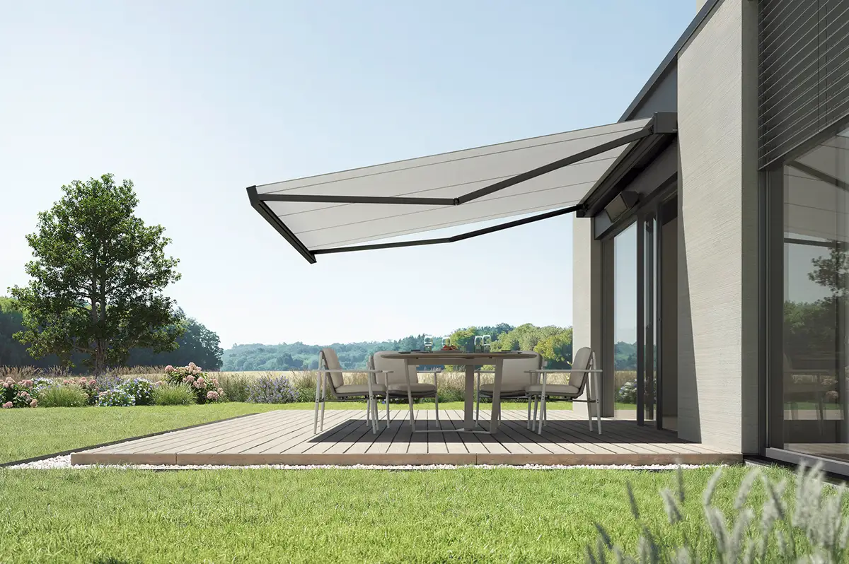 Ausgefahrene Terrassenmarkise