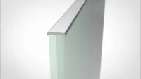 Seitenansicht eines Glasprofils mit Metallkante
